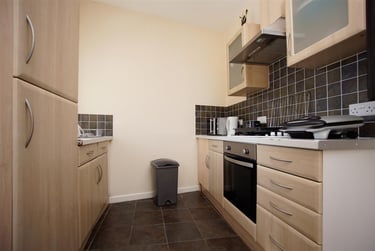 3 bed flat, Addison Road - Flat 2, North Hill, Plymouth, PL48LL - Image 2